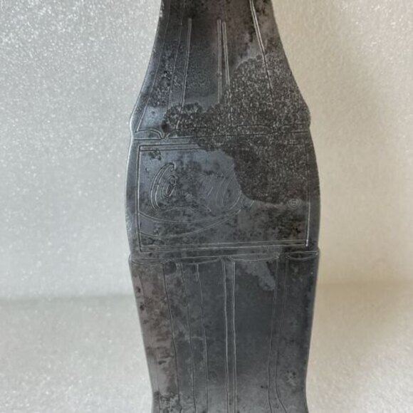 VINTAGE COCA-COLA Bottle Shaped Bottle Opener Flat Great for the Coke Bar - Picture 7 of 11